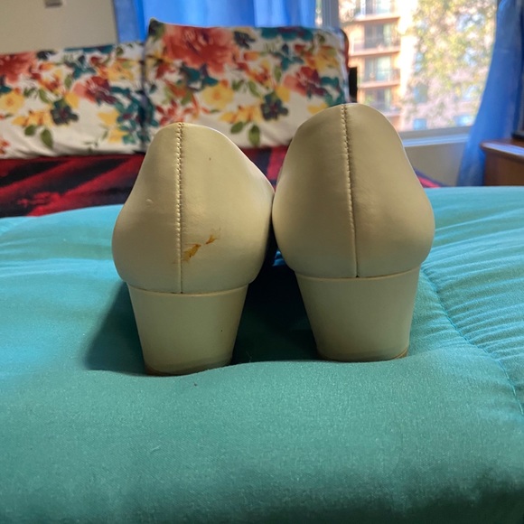 White small heels - Picture 3 of 5